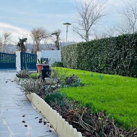 Cotes Et Maison Familiale En Bord De *