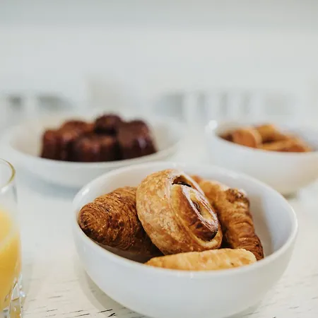 Cotes Et Maison Familiale En Bord De