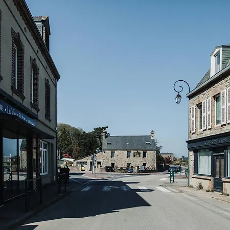 Cotes Et Maison Familiale En Bord De *