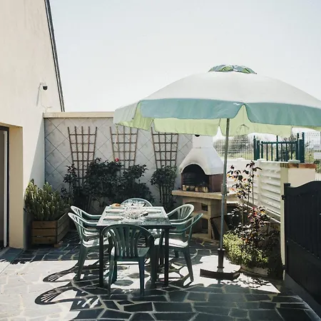 Cotes Et Maison Familiale En Bord De