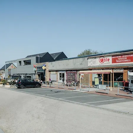 Cotes Et Maison Familiale En Bord De