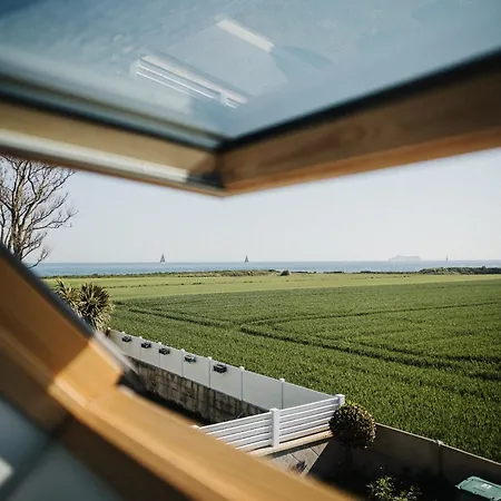 Cotes Et Maison Familiale En Bord De Holiday home Urville-Nacqueville