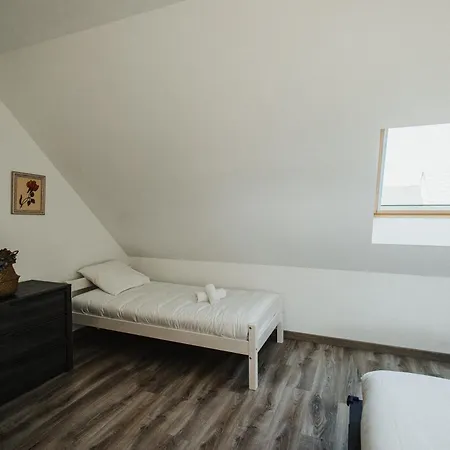 Cotes Et Maison Familiale En Bord De Nyaraló