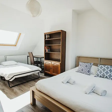 Cotes Et Maison Familiale En Bord De *