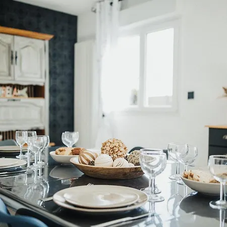 Cotes Et Maison Familiale En Bord De Holiday home
