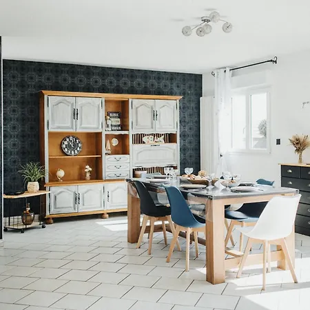 Cotes Et Maison Familiale En Bord De Holiday home *
