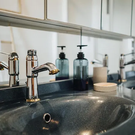 Cotes Et Maison Familiale En Bord De Nyaraló Urville-Nacqueville