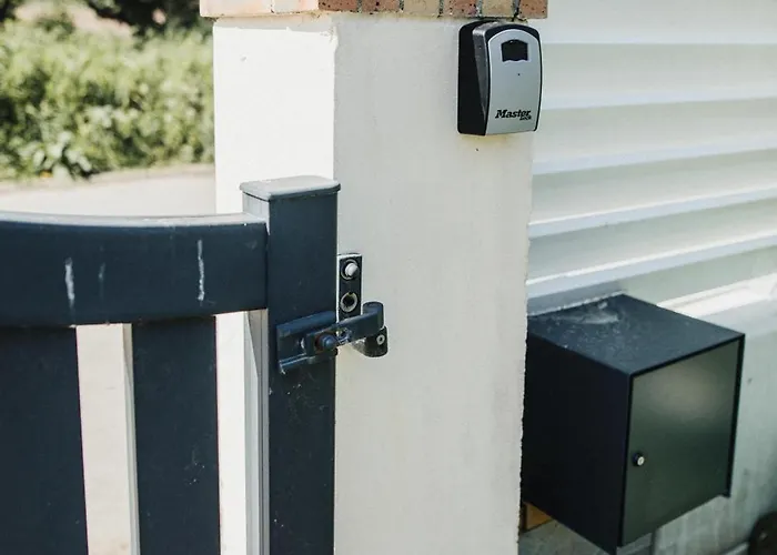 Cotes Et Maison Familiale En Bord De * Urville-Nacqueville