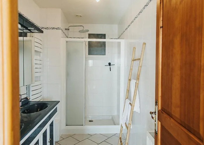 Cotes Et Maison Familiale En Bord De Urville-Nacqueville