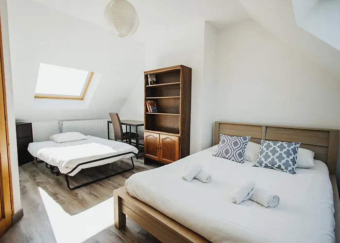 Cotes Et Maison Familiale En Bord De *