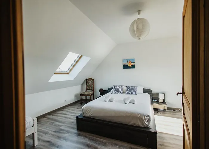 Cotes Et Maison Familiale En Bord De *